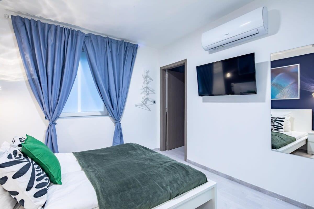 Central - New - Quiet Sleep Apartment Budapest Exterior photo